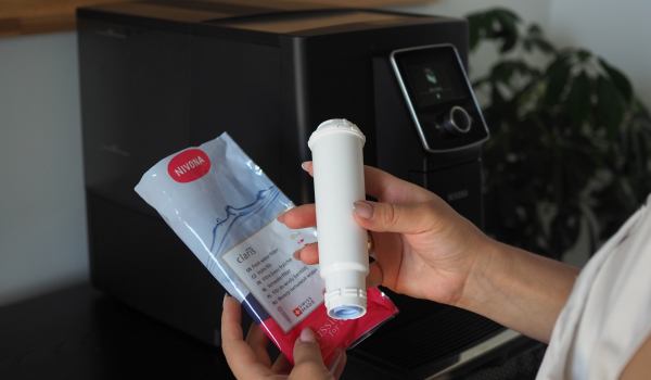 Jak wymienić filtr wody w ekspresie Nivona?